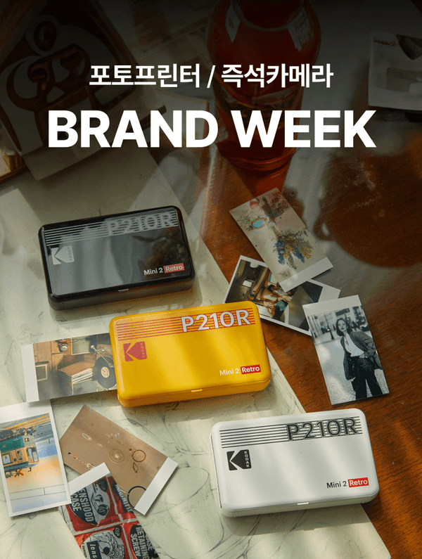 코닥 즉석카메라와 포토프린터 제품들이 인화된 사진과 함께 배열된 브랜드 위크 기획전 소개